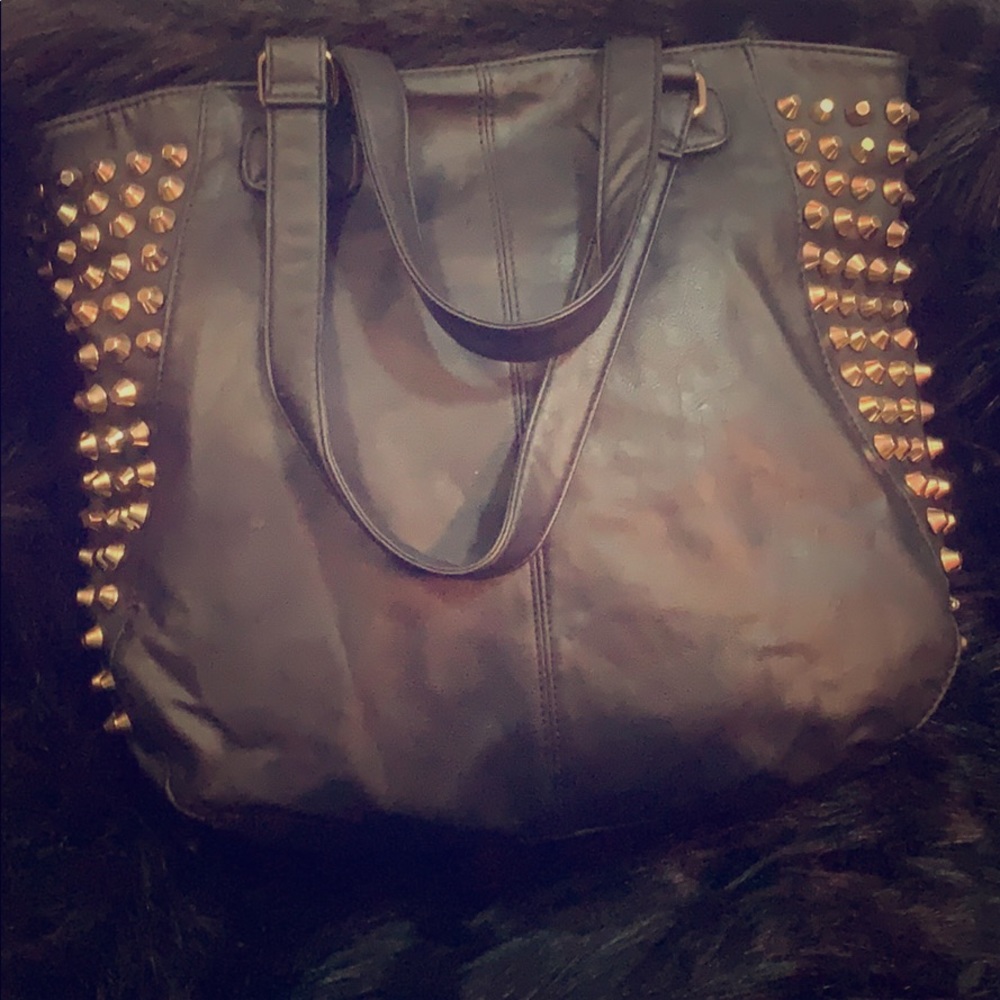 Black purse with gold studs 😍